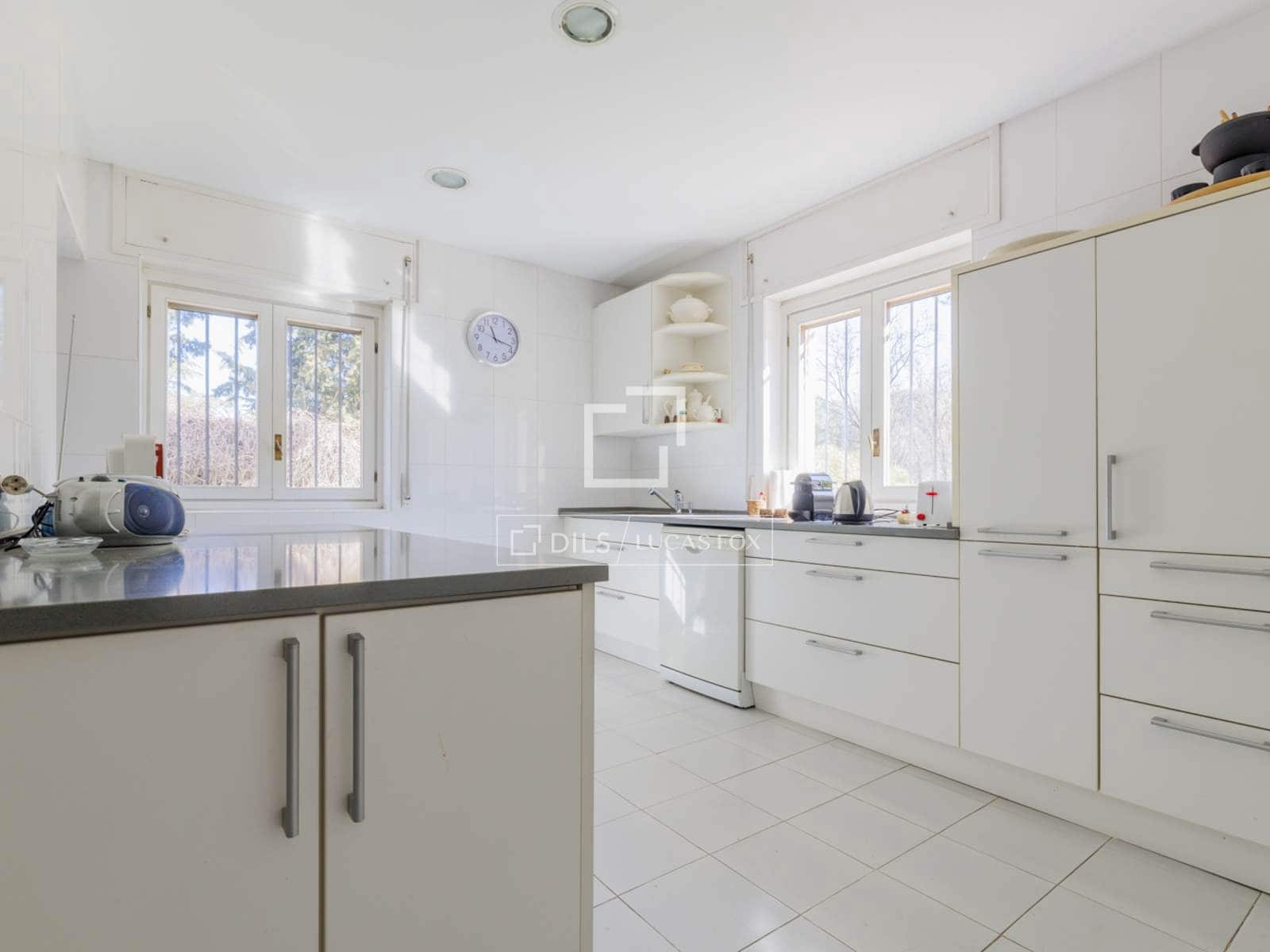 8 bedroom Villa for sale in Pozuelo de Alarcon with pool garage - € 3,500,000 (Ref: 9623199)