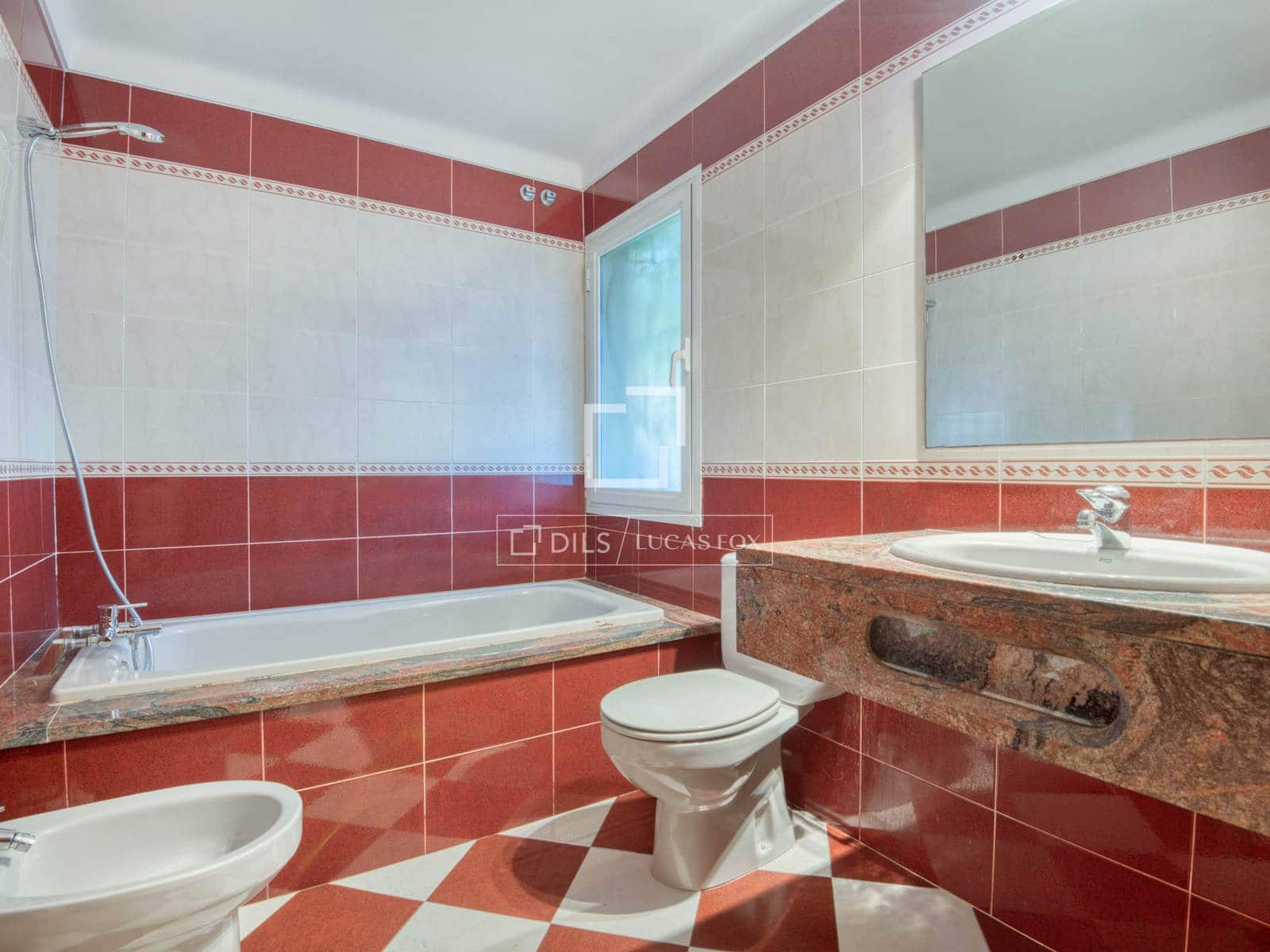 4 makuuhuone Huvila myytävänä paikassa Calonge i Sant Antoni mukana uima-altaan 
autotalli - 670 000 € (Ref: 9624039)