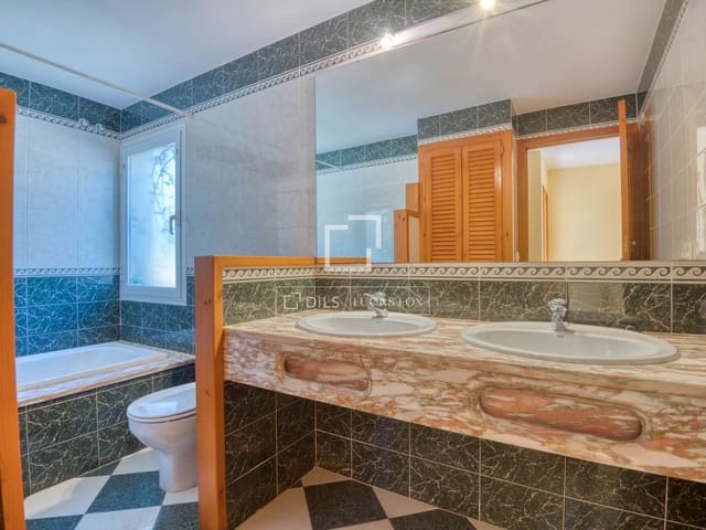 4 makuuhuone Huvila myytävänä paikassa Calonge i Sant Antoni mukana uima-altaan 
autotalli - 670 000 € (Ref: 9624039)