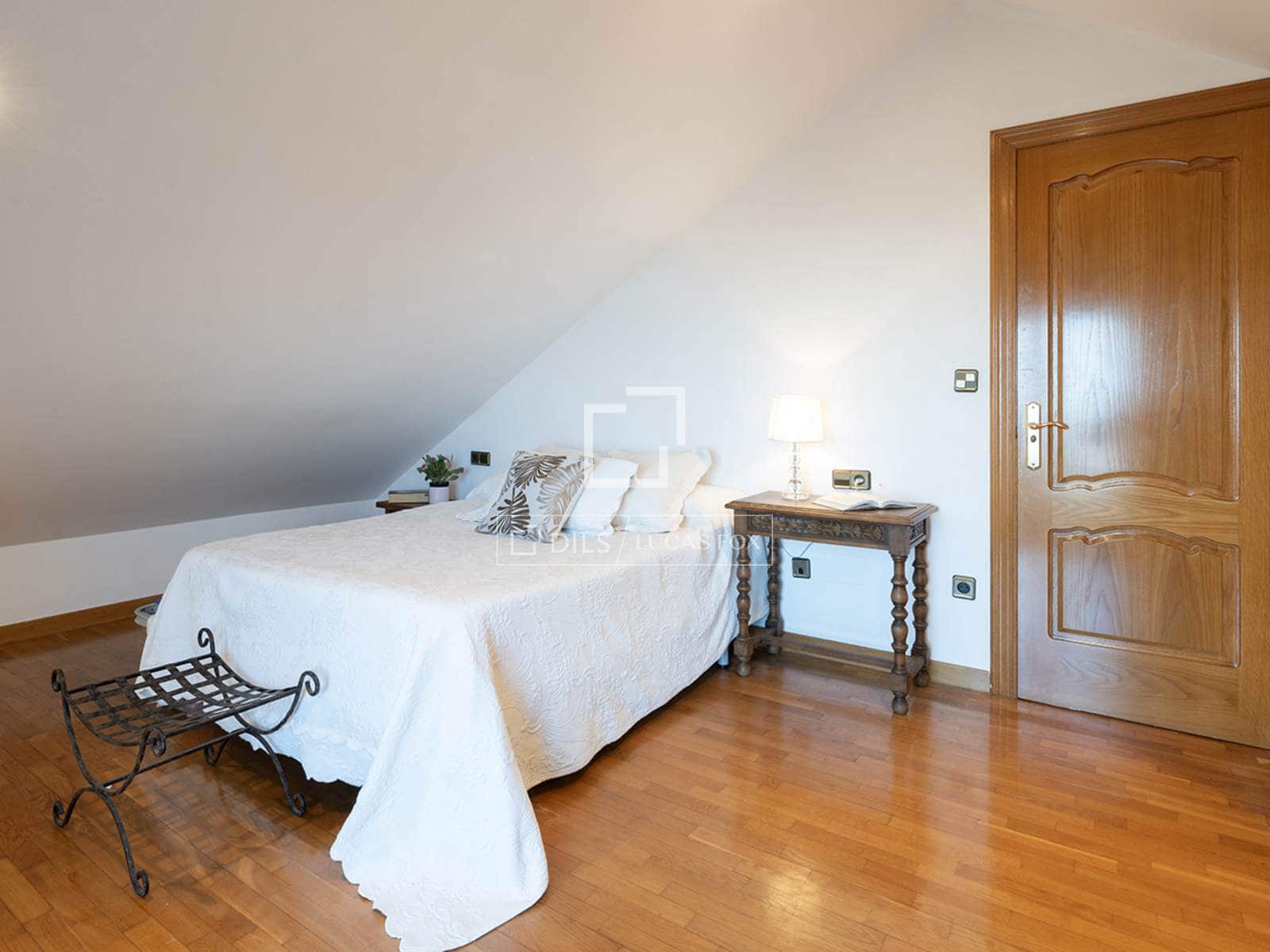 6 soverom Villa til salgs i Vigo med garasje - € 550 000 (Ref: 9624042)