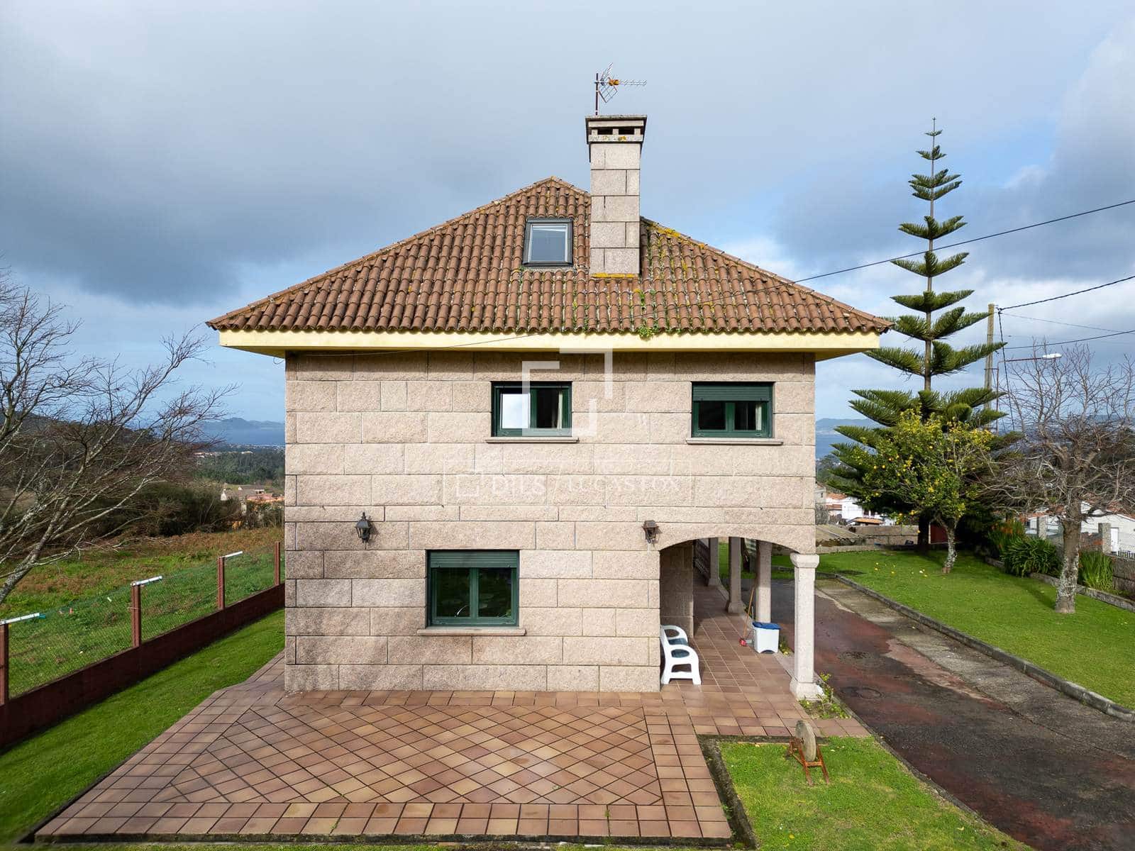 6 bedroom Villa for sale in Vigo with garage - € 550,000 (Ref: 9624042)