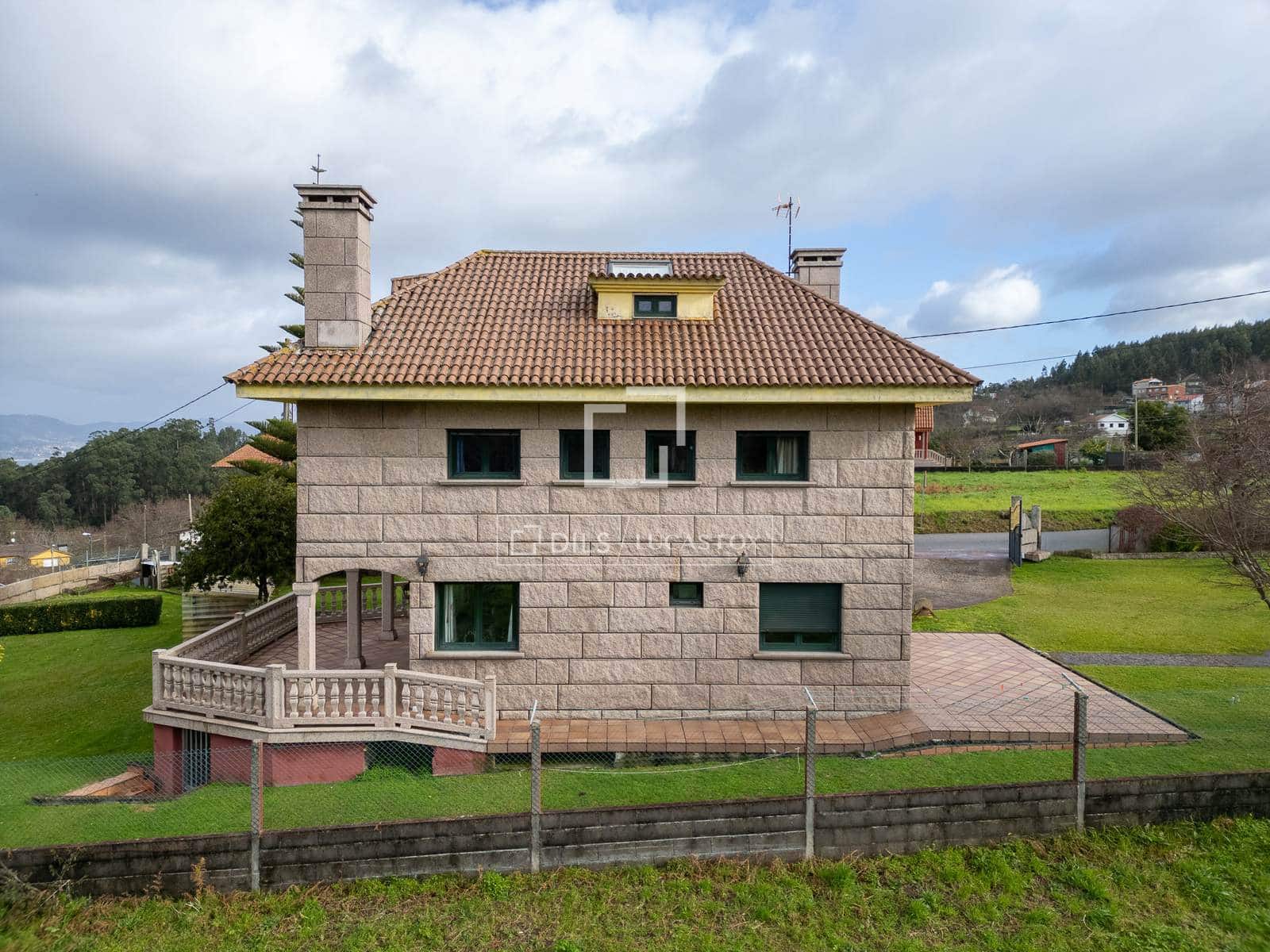 6 bedroom Villa for sale in Vigo with garage - € 550,000 (Ref: 9624042)