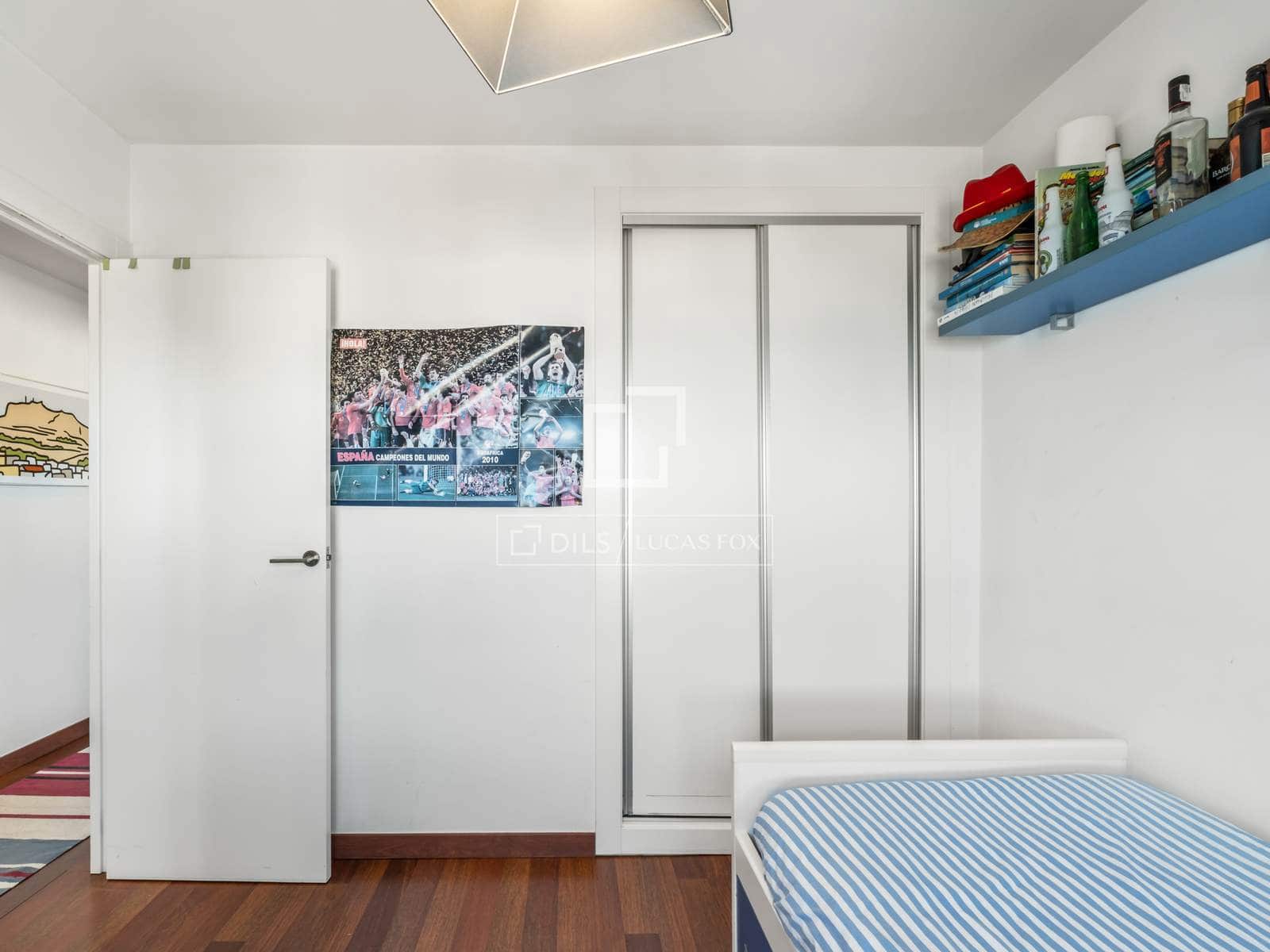 4 makuuhuone Huoneisto myytävänä paikassa Alicante kaupunki mukana 
autotalli - 785 000 € (Ref: 9626088)