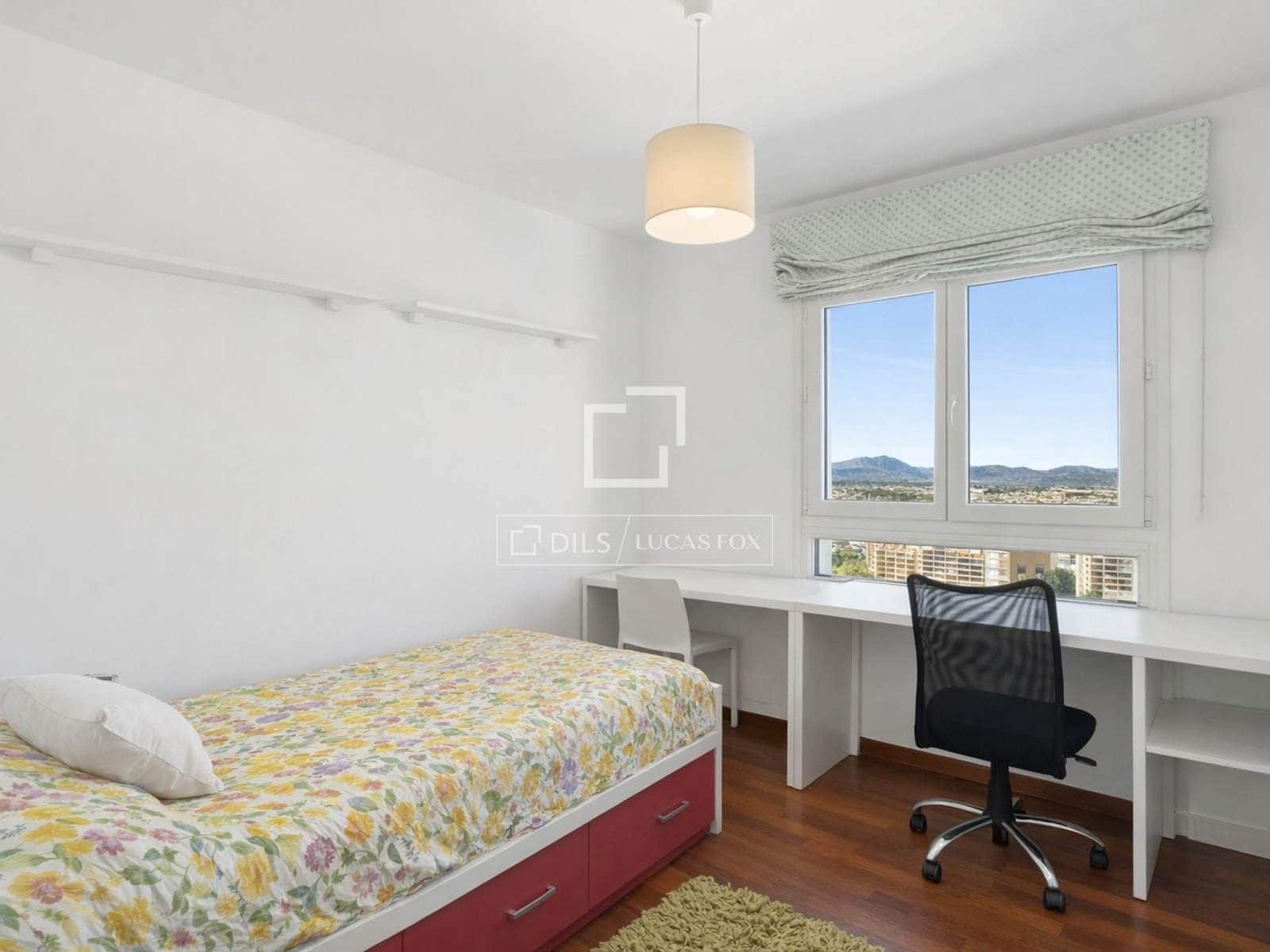 4 makuuhuone Huoneisto myytävänä paikassa Alicante kaupunki mukana 
autotalli - 785 000 € (Ref: 9626088)