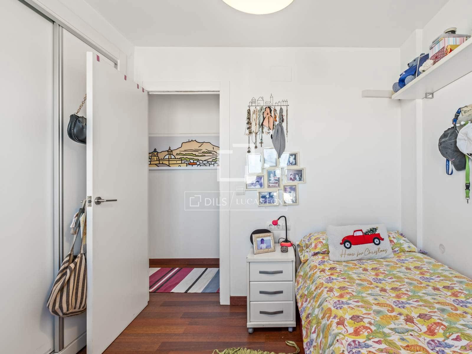 4 makuuhuone Huoneisto myytävänä paikassa Alicante kaupunki mukana 
autotalli - 785 000 € (Ref: 9626088)