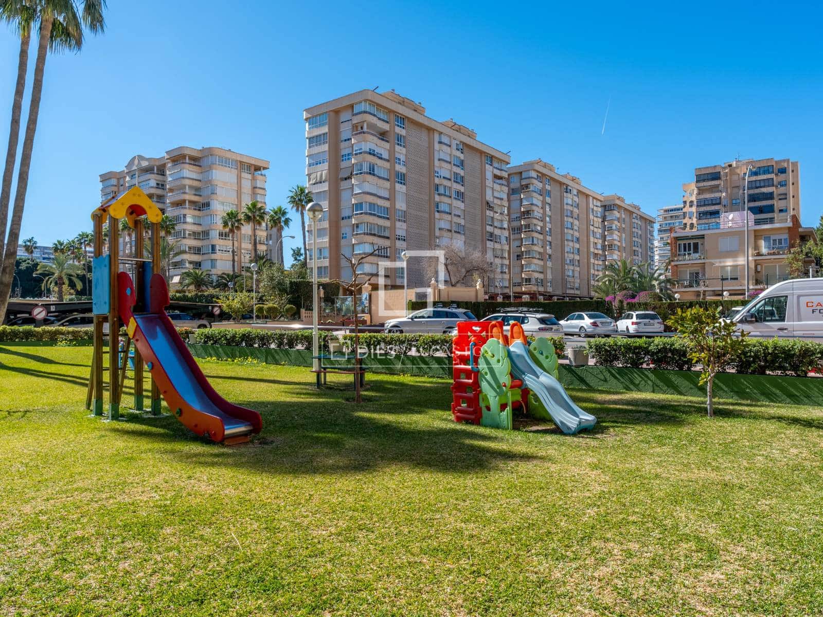 4 makuuhuone Huoneisto myytävänä paikassa Alicante kaupunki mukana 
autotalli - 785 000 € (Ref: 9626088)