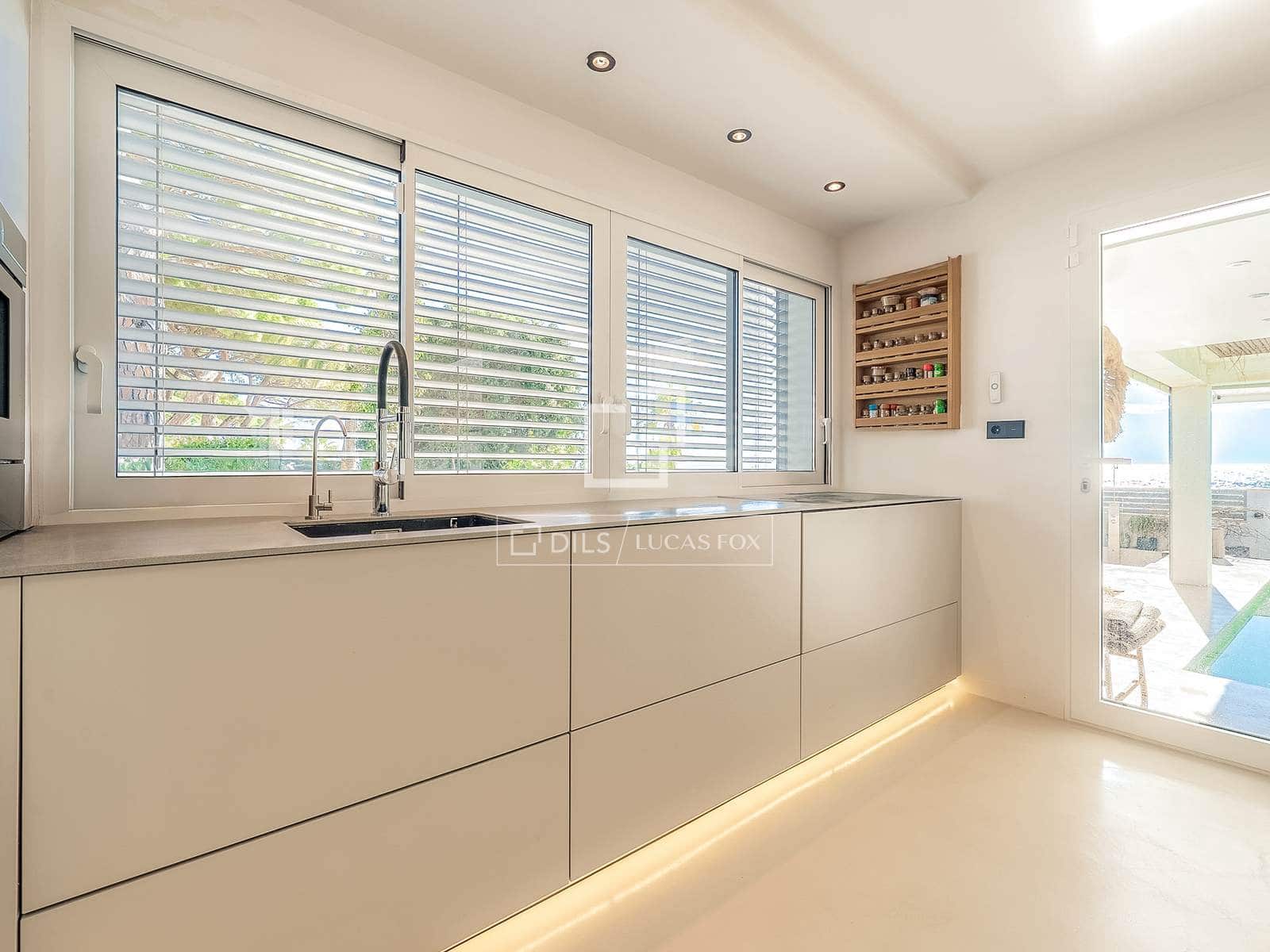 4 sypialnia Willa na sprzedaż w Cambrils z basenem garażem - 2 200 000 € (Ref: 9626295)