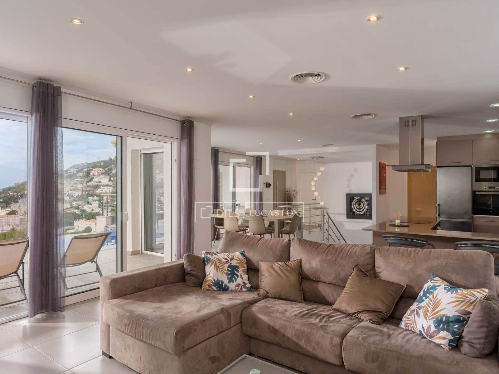 3 makuuhuone Huvila myytävänä paikassa Roses mukana uima-altaan 
autotalli - 1 950 000 € (Ref: 9626506)