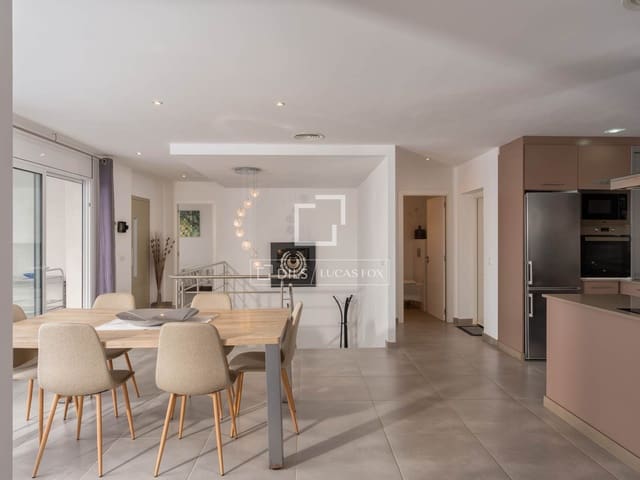 3 makuuhuone Huvila myytävänä paikassa Roses mukana uima-altaan 
autotalli - 1 950 000 € (Ref: 9626506)