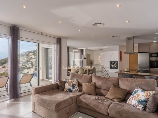 3 makuuhuone Huvila myytävänä paikassa Roses mukana uima-altaan 
autotalli - 1 950 000 € (Ref: 9626506)