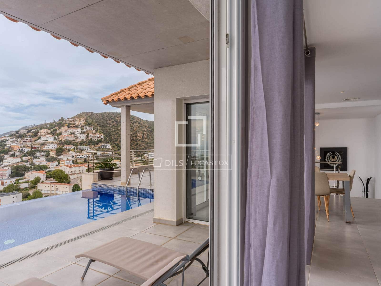 3 makuuhuone Huvila myytävänä paikassa Roses mukana uima-altaan 
autotalli - 1 950 000 € (Ref: 9626506)