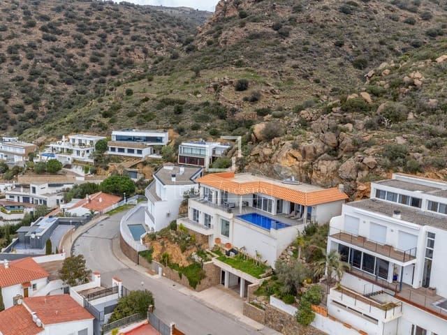 3 makuuhuone Huvila myytävänä paikassa Roses mukana uima-altaan 
autotalli - 1 950 000 € (Ref: 9626506)