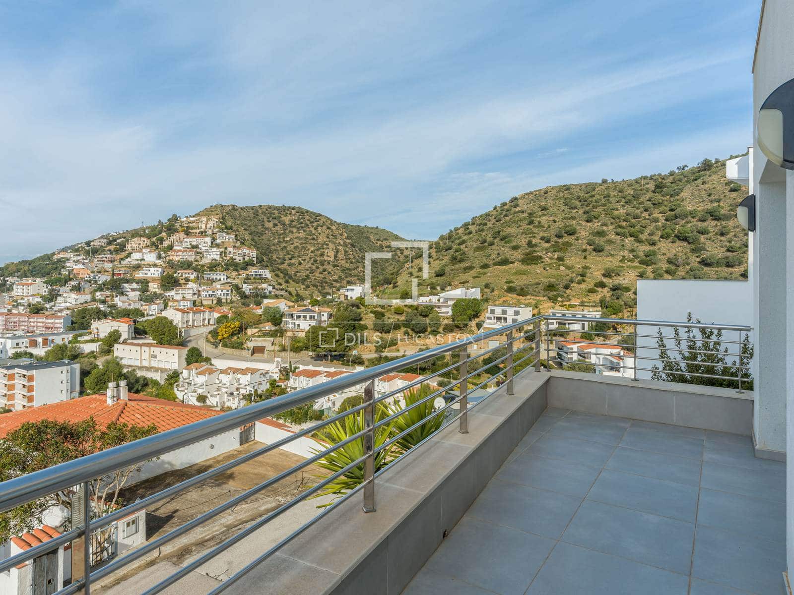 3 makuuhuone Huvila myytävänä paikassa Roses mukana uima-altaan 
autotalli - 1 950 000 € (Ref: 9626506)