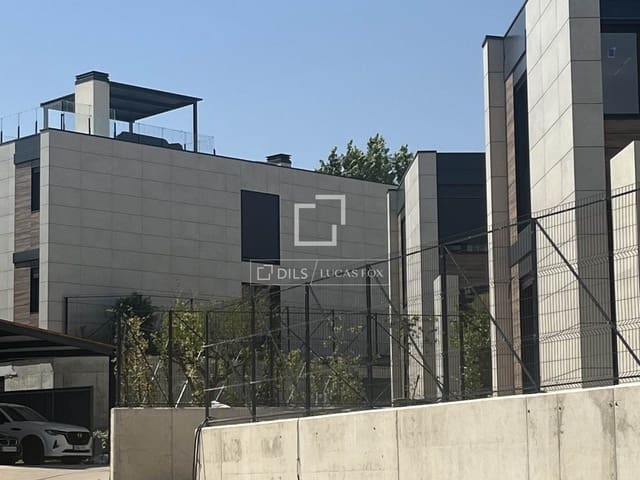 4 makuuhuone Huvila myytävänä paikassa Madrid kaupunki mukana uima-altaan 
autotalli - 1 375 000 € (Ref: 9626828)