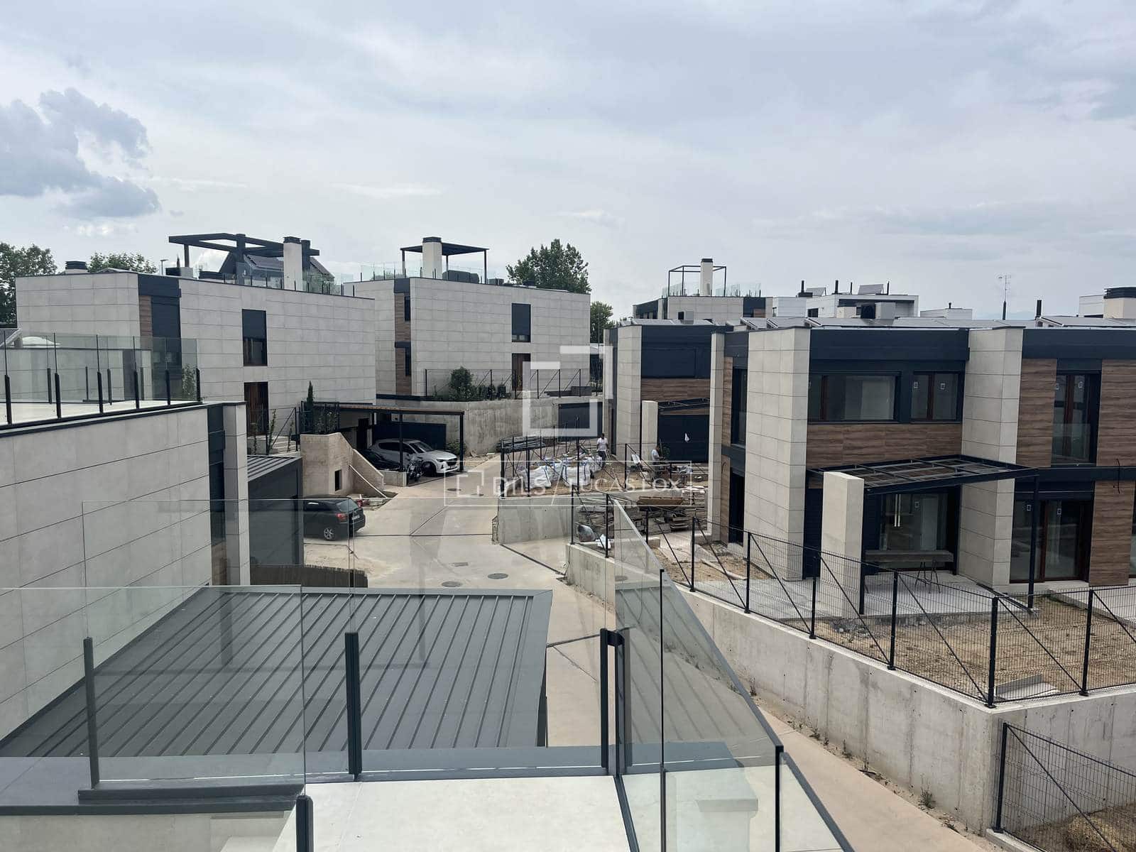 4 makuuhuone Huvila myytävänä paikassa Madrid kaupunki mukana uima-altaan 
autotalli - 1 375 000 € (Ref: 9626828)