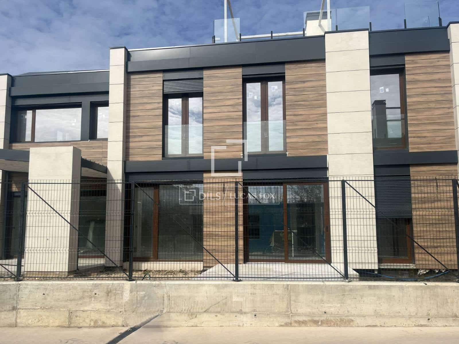 4 makuuhuone Huvila myytävänä paikassa Madrid kaupunki mukana uima-altaan 
autotalli - 1 375 000 € (Ref: 9626828)