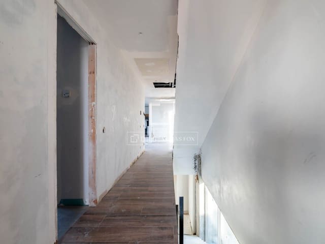 4 bedroom Villa for sale in Madrid city with pool garage - € 1,375,000 (Ref: 9626828)