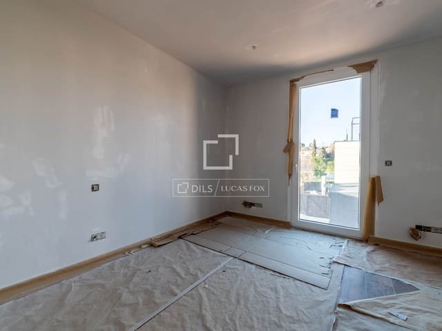 Chalet de 4 habitaciones en Madrid ciudad en venta con piscina garaje - 1.375.000 € (Ref: 9626828)