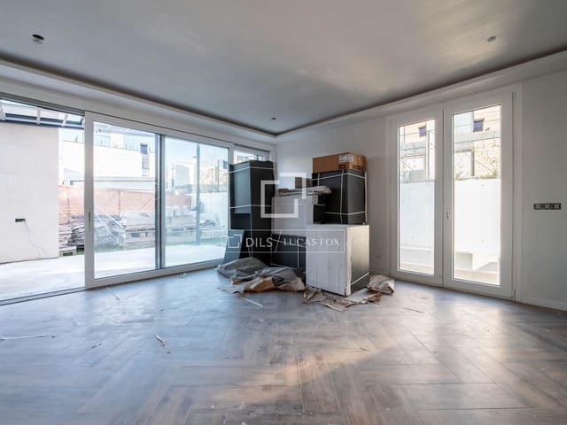 Chalet de 4 habitaciones en Madrid ciudad en venta con piscina garaje - 1.375.000 € (Ref: 9626828)