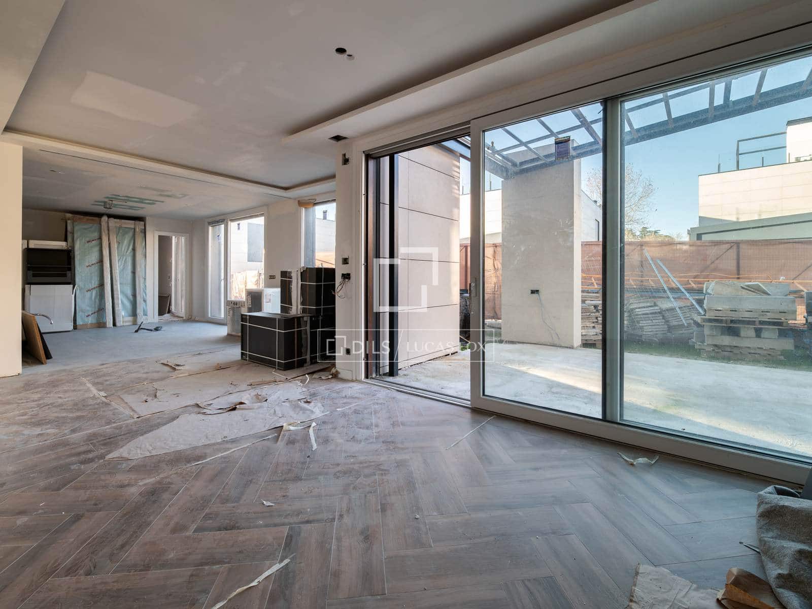 4 bedroom Villa for sale in Madrid city with pool garage - € 1,375,000 (Ref: 9626828)