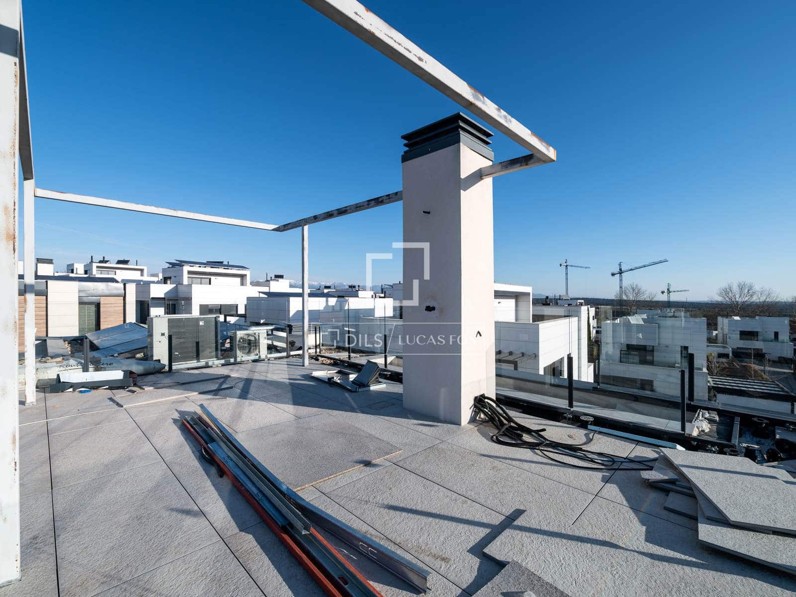 4 bedroom Villa for sale in Madrid city with pool garage - € 1,375,000 (Ref: 9626828)