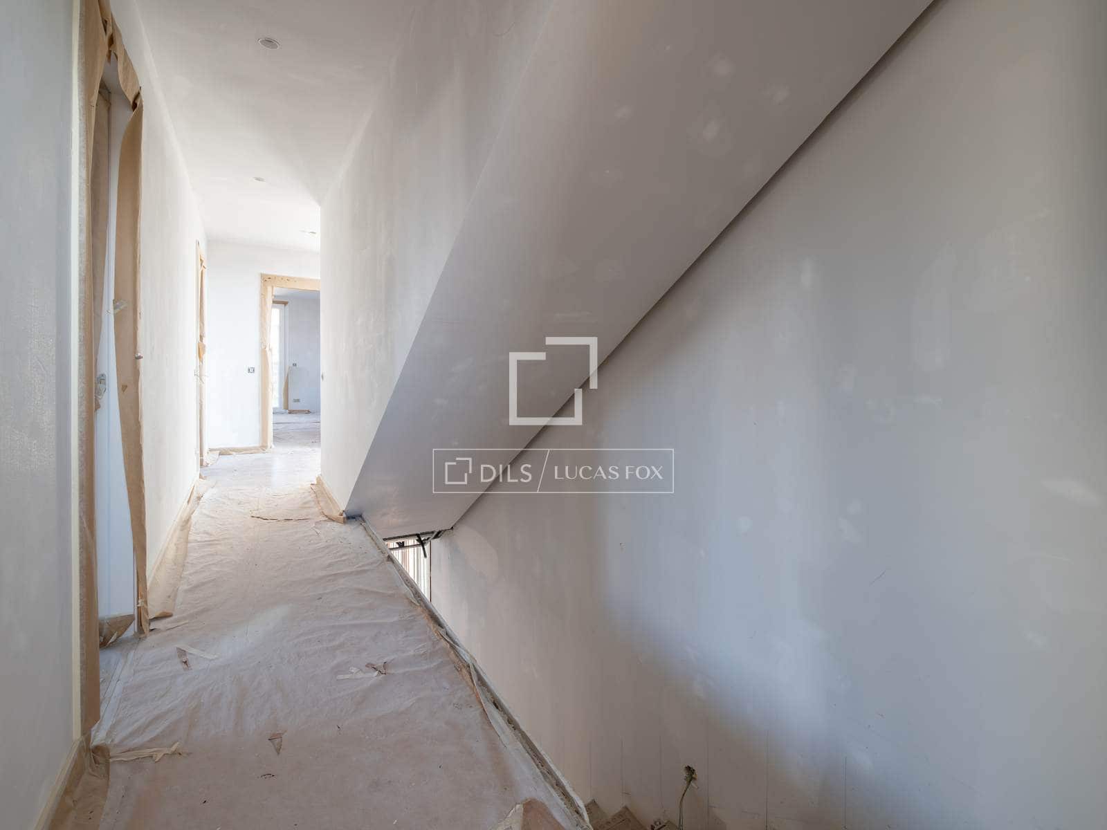 4 bedroom Villa for sale in Madrid city with pool garage - € 1,375,000 (Ref: 9626828)