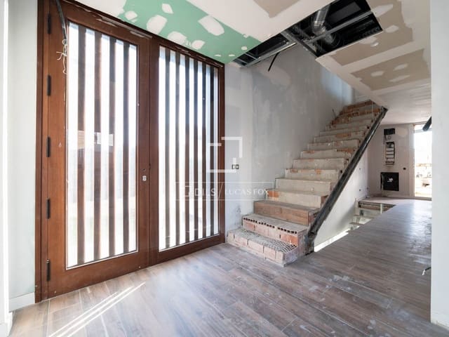 Chalet de 4 habitaciones en Madrid ciudad en venta con piscina garaje - 1.375.000 € (Ref: 9626828)
