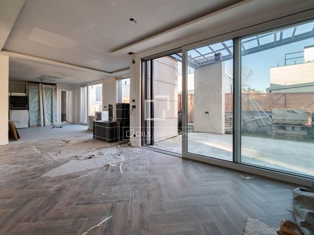 Chalet de 4 habitaciones en Madrid ciudad en venta con piscina garaje - 1.375.000 € (Ref: 9626828)