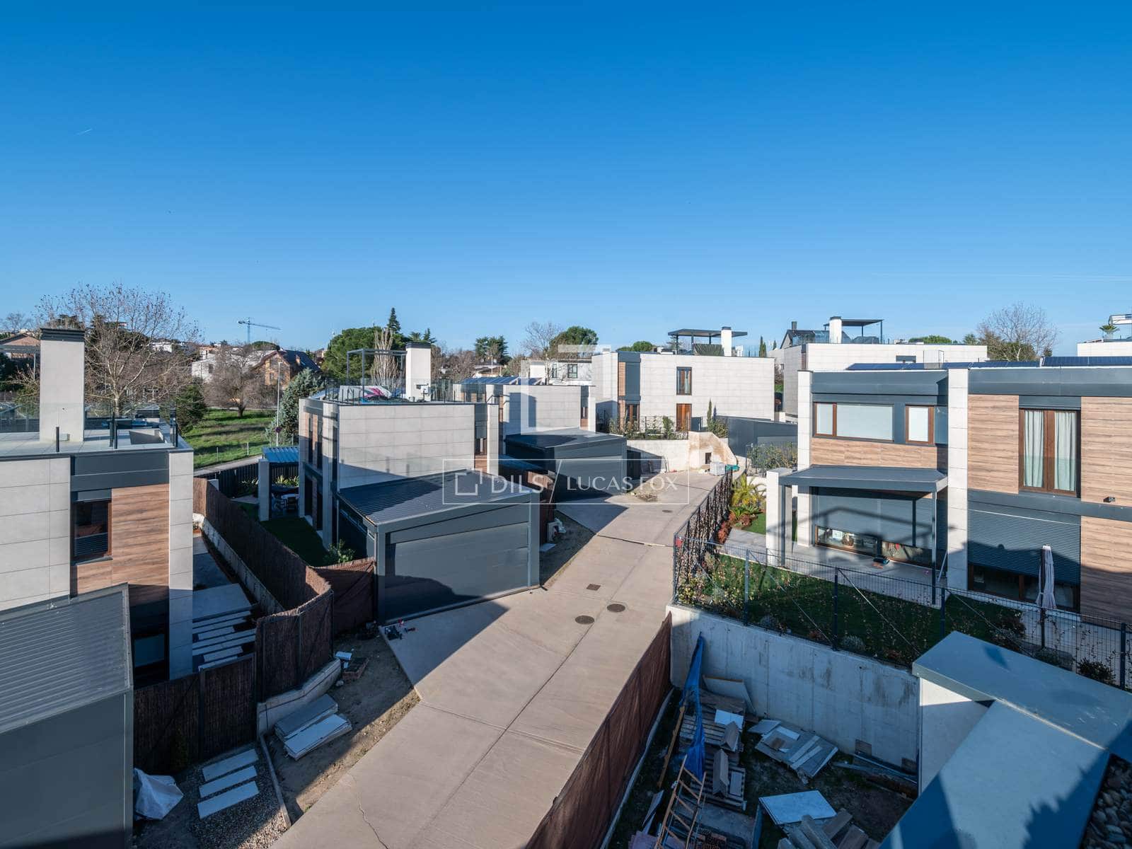 4 bedroom Villa for sale in Madrid city with pool garage - € 1,375,000 (Ref: 9626828)