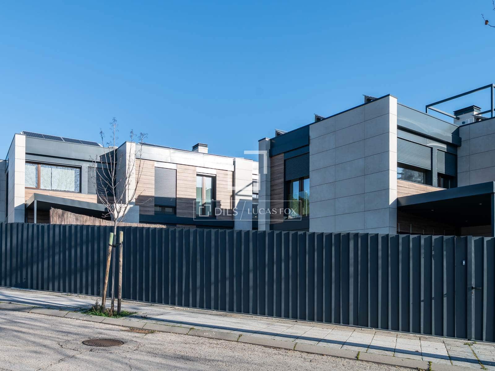 4 bedroom Villa for sale in Madrid city with pool garage - € 1,375,000 (Ref: 9626828)