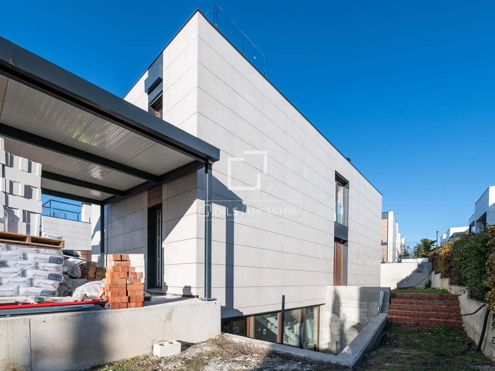 4 bedroom Villa for sale in Madrid city with pool garage - € 1,375,000 (Ref: 9626828)