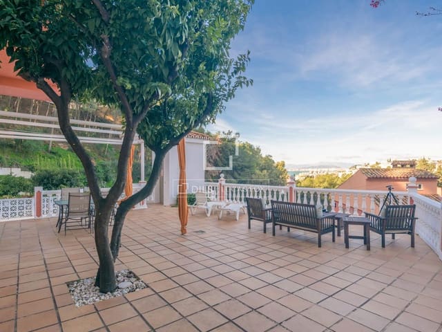 7 makuuhuone Huvila myytävänä paikassa El Candado, Málaga kaupunki mukana uima-altaan 
autotalli - 1 100 000 € (Ref: 9628132)