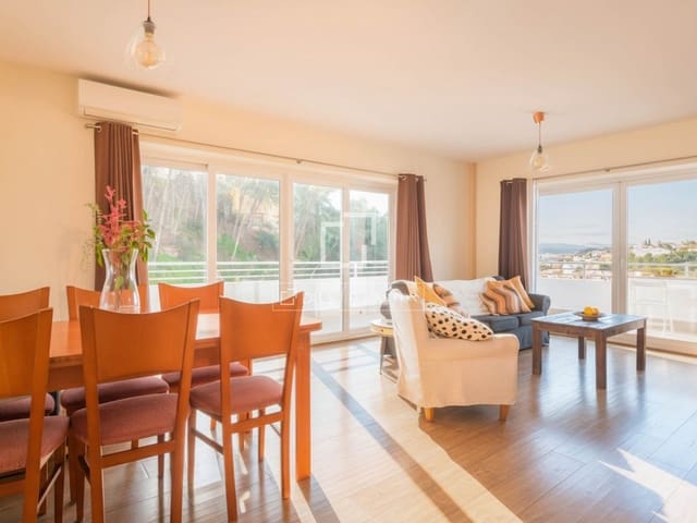 7 makuuhuone Huvila myytävänä paikassa El Candado, Málaga kaupunki mukana uima-altaan 
autotalli - 1 100 000 € (Ref: 9628132)