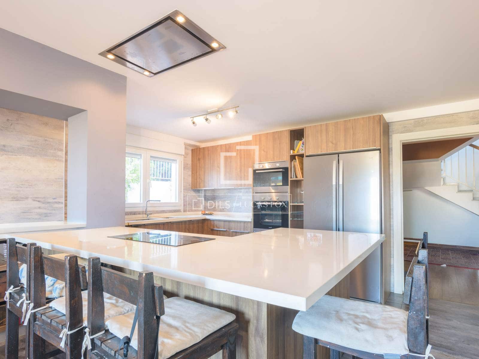 7 makuuhuone Huvila myytävänä paikassa Malaga kaupunki mukana uima-altaan 
autotalli - 1 100 000 € (Ref: 9628132)