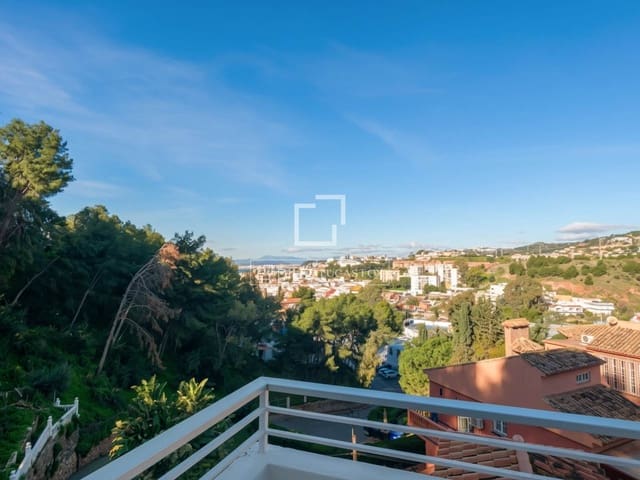 7 makuuhuone Huvila myytävänä paikassa El Candado, Málaga kaupunki mukana uima-altaan 
autotalli - 1 100 000 € (Ref: 9628132)