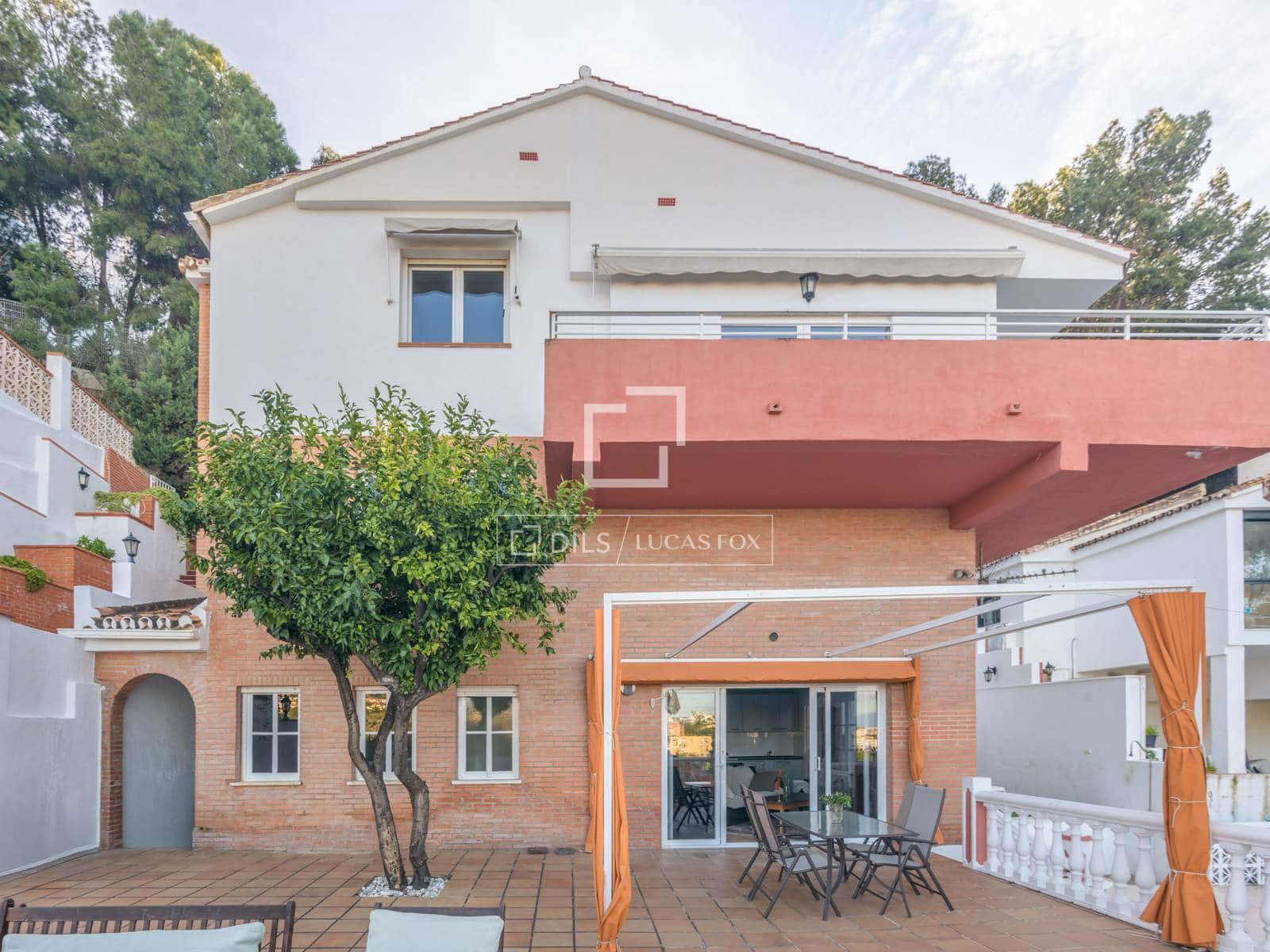 7 makuuhuone Huvila myytävänä paikassa Malaga kaupunki mukana uima-altaan 
autotalli - 1 100 000 € (Ref: 9628132)