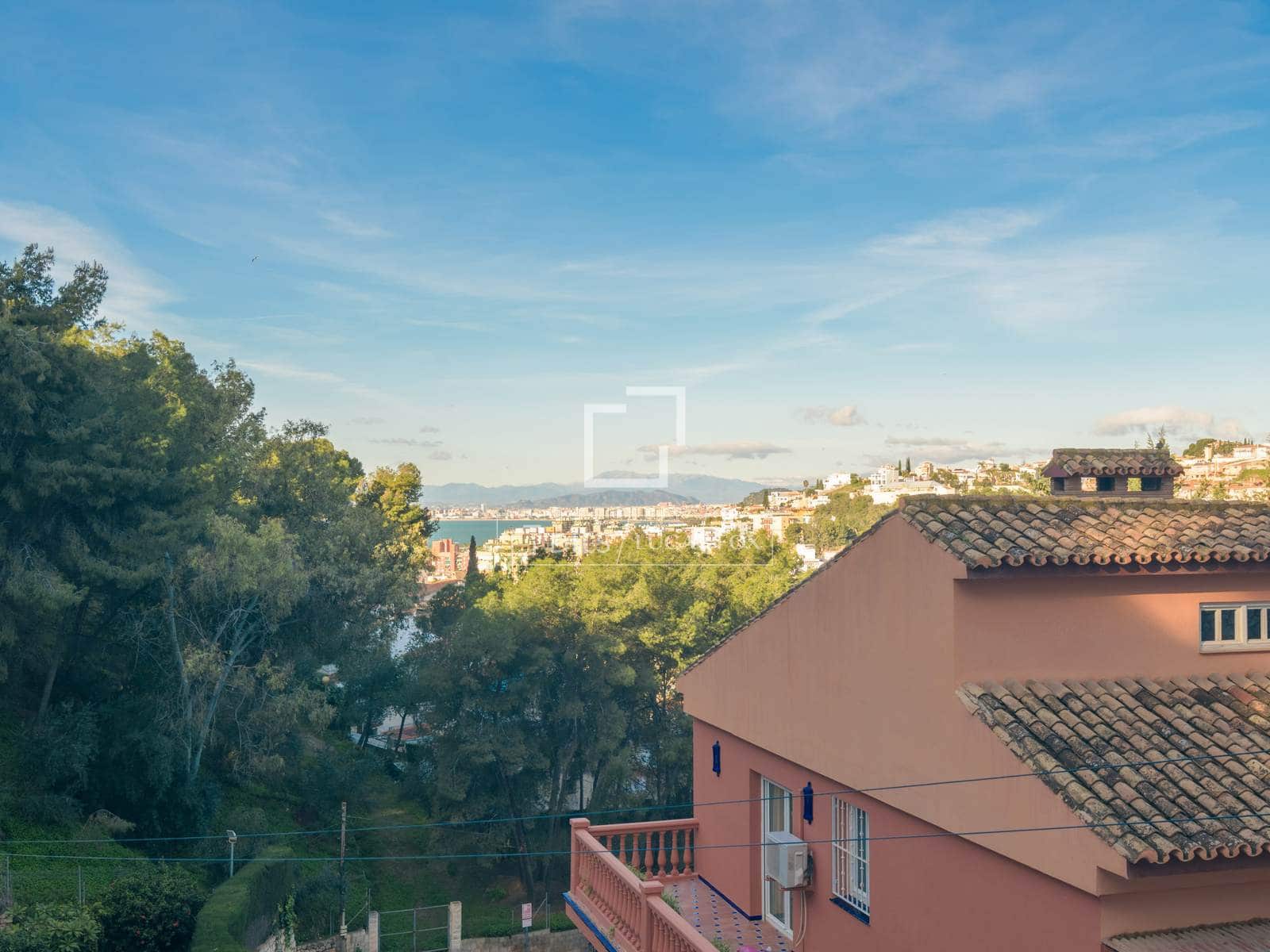 7 makuuhuone Huvila myytävänä paikassa Malaga kaupunki mukana uima-altaan 
autotalli - 1 100 000 € (Ref: 9628132)