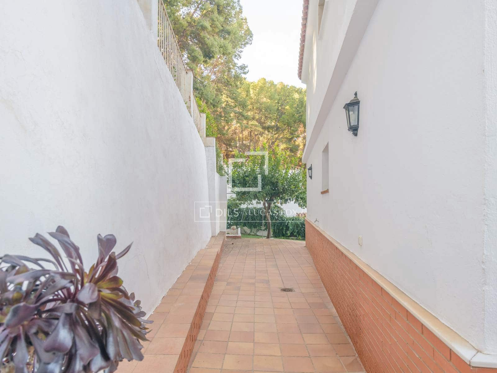 7 makuuhuone Huvila myytävänä paikassa Malaga kaupunki mukana uima-altaan 
autotalli - 1 100 000 € (Ref: 9628132)