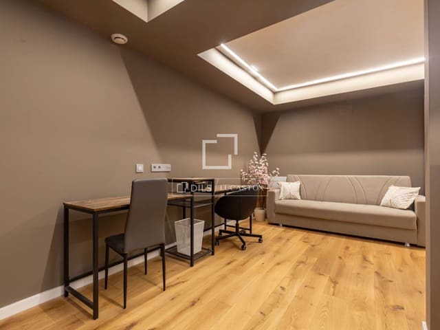 3 makuuhuone Huvila vuokrattavana paikassa Esplugues de Llobregat mukana uima-altaan 
autotalli - 4 500 € (Ref: 9628279)