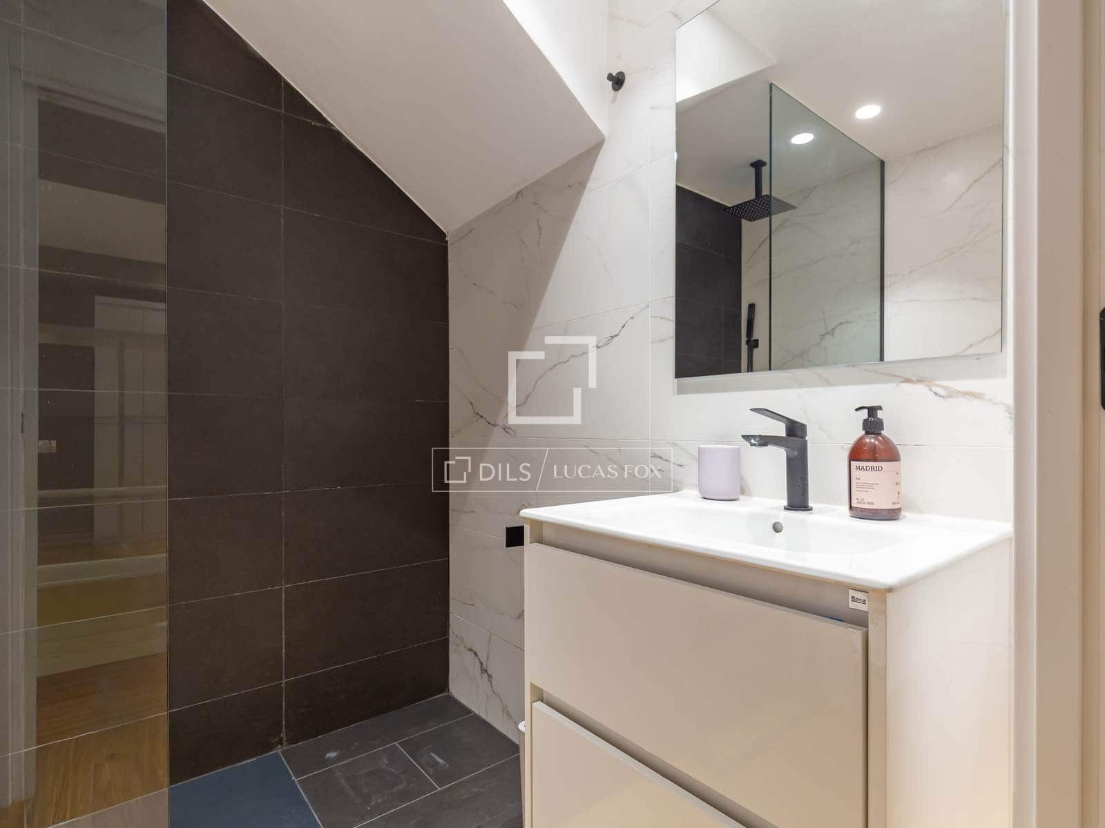 3 makuuhuone Huvila vuokrattavana paikassa Esplugues de Llobregat mukana uima-altaan 
autotalli - 4 500 € (Ref: 9628279)