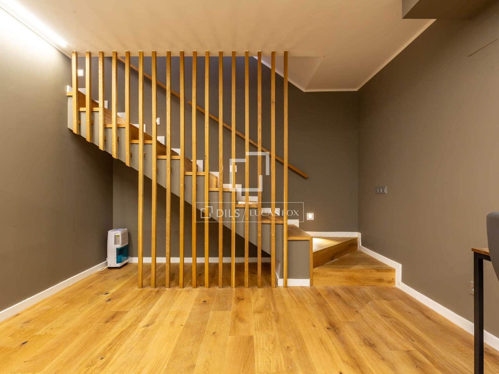 3 makuuhuone Huvila vuokrattavana paikassa Esplugues de Llobregat mukana uima-altaan 
autotalli - 4 500 € (Ref: 9628279)