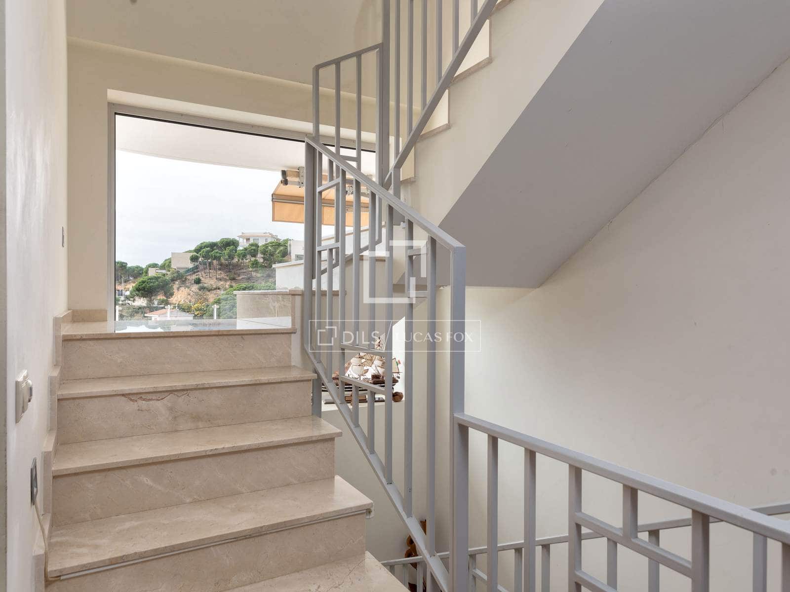 3 sypialnia Willa na sprzedaż w Lloret de Mar z basenem garażem - 690 000 € (Ref: 9628371)