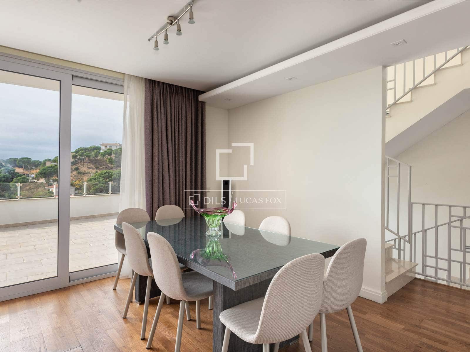 3 sypialnia Willa na sprzedaż w Lloret de Mar z basenem garażem - 690 000 € (Ref: 9628371)