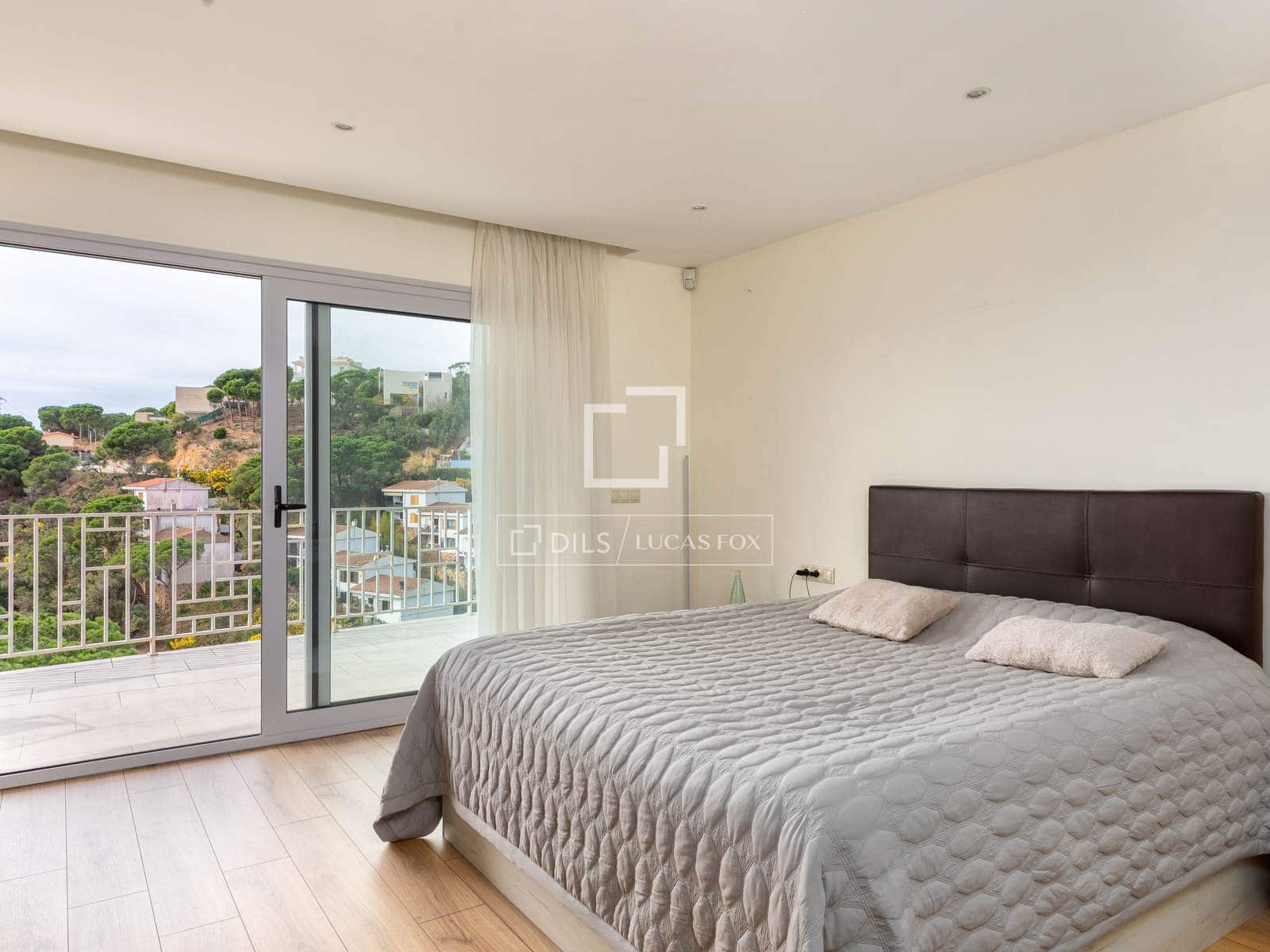 3 sypialnia Willa na sprzedaż w Lloret de Mar z basenem garażem - 690 000 € (Ref: 9628371)