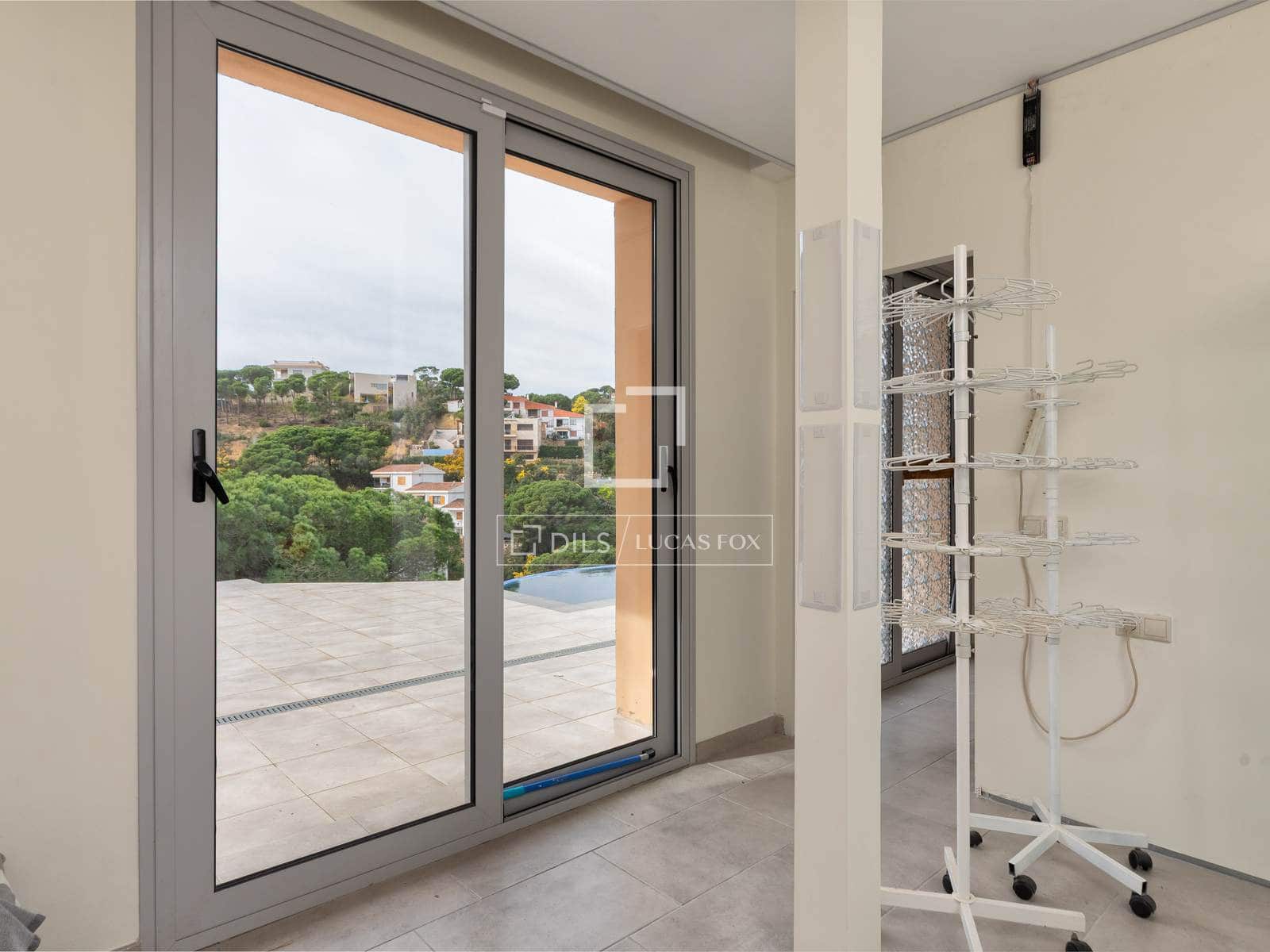 3 sypialnia Willa na sprzedaż w Lloret de Mar z basenem garażem - 690 000 € (Ref: 9628371)