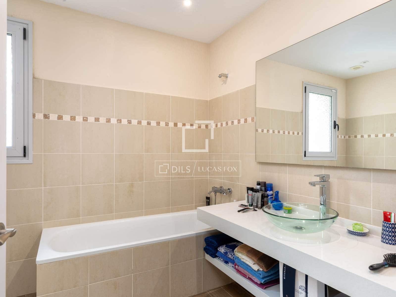 3 sypialnia Willa na sprzedaż w Lloret de Mar z basenem garażem - 690 000 € (Ref: 9628371)