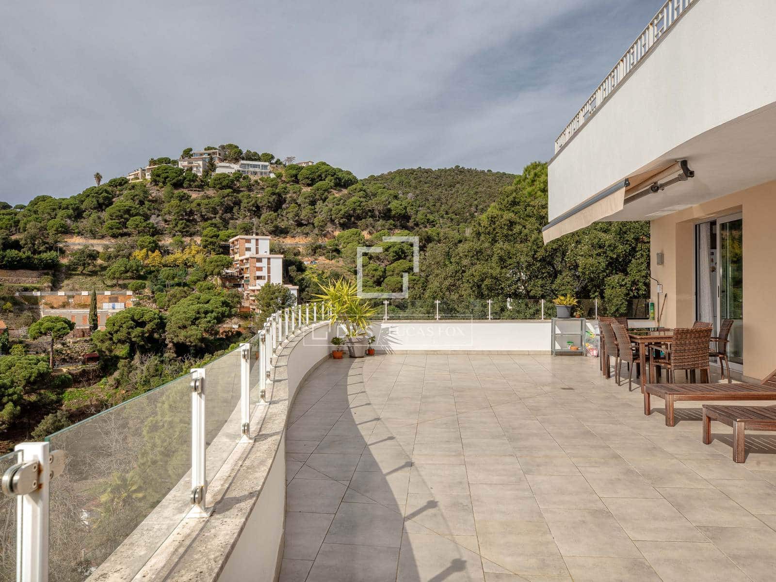 3 sypialnia Willa na sprzedaż w Lloret de Mar z basenem garażem - 690 000 € (Ref: 9628371)