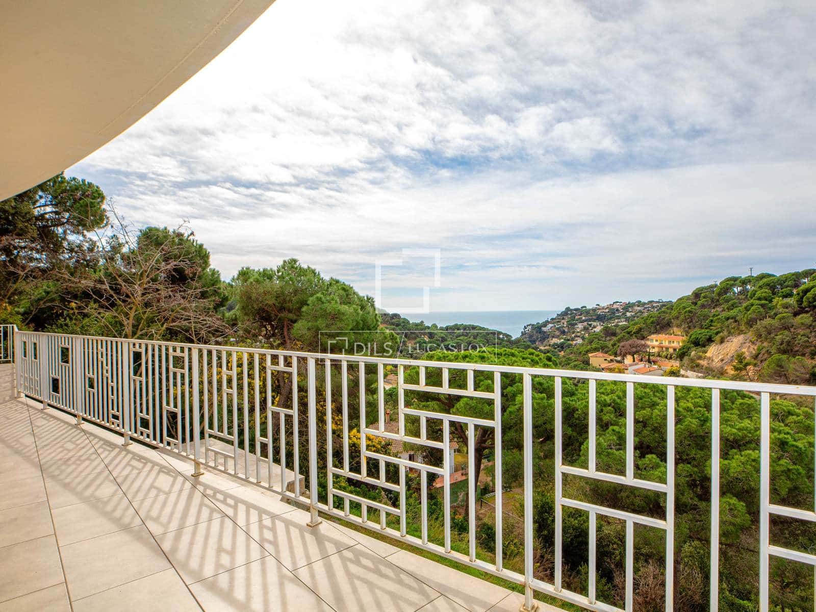 3 sypialnia Willa na sprzedaż w Lloret de Mar z basenem garażem - 690 000 € (Ref: 9628371)