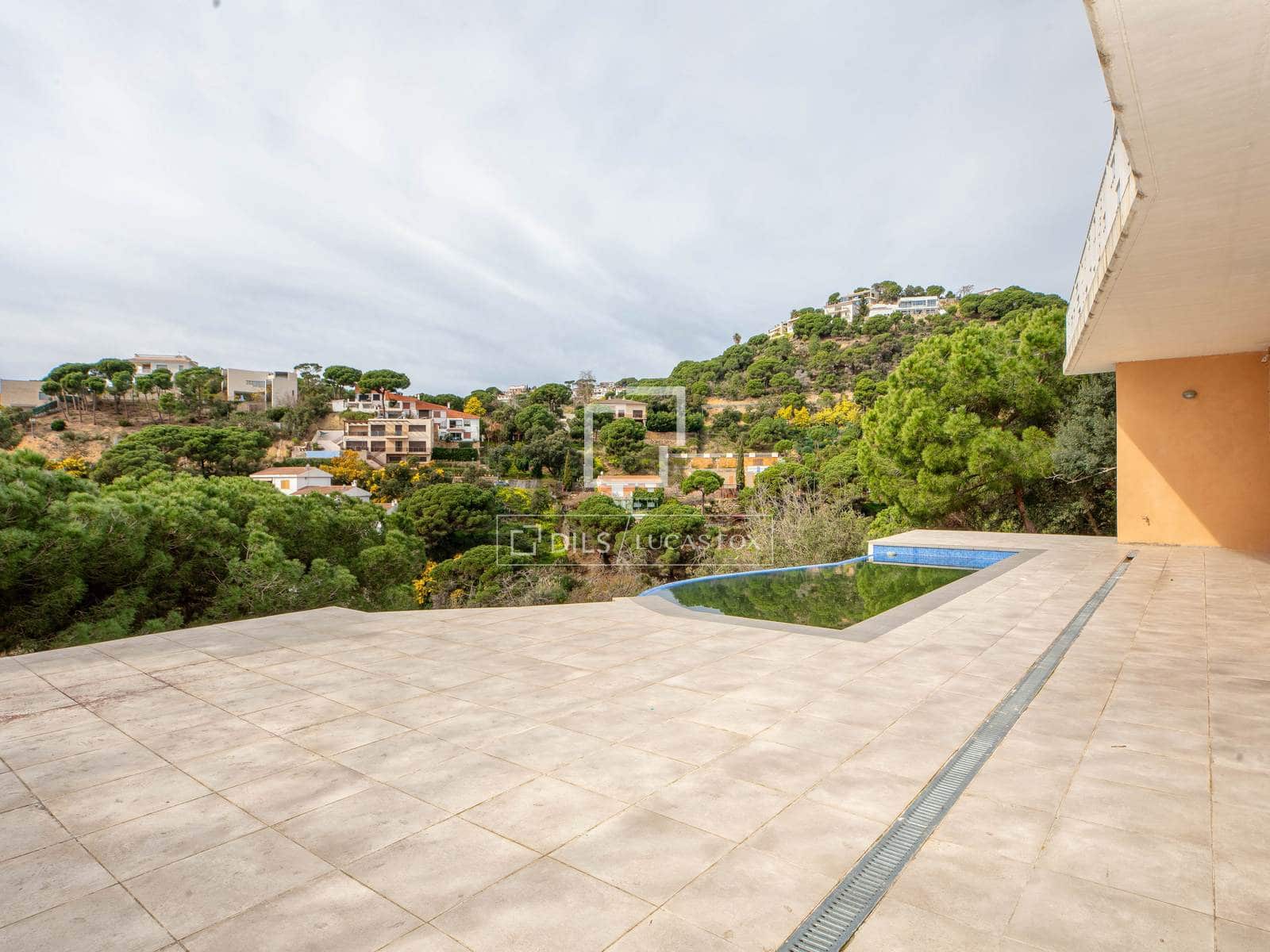 3 sypialnia Willa na sprzedaż w Lloret de Mar z basenem garażem - 690 000 € (Ref: 9628371)