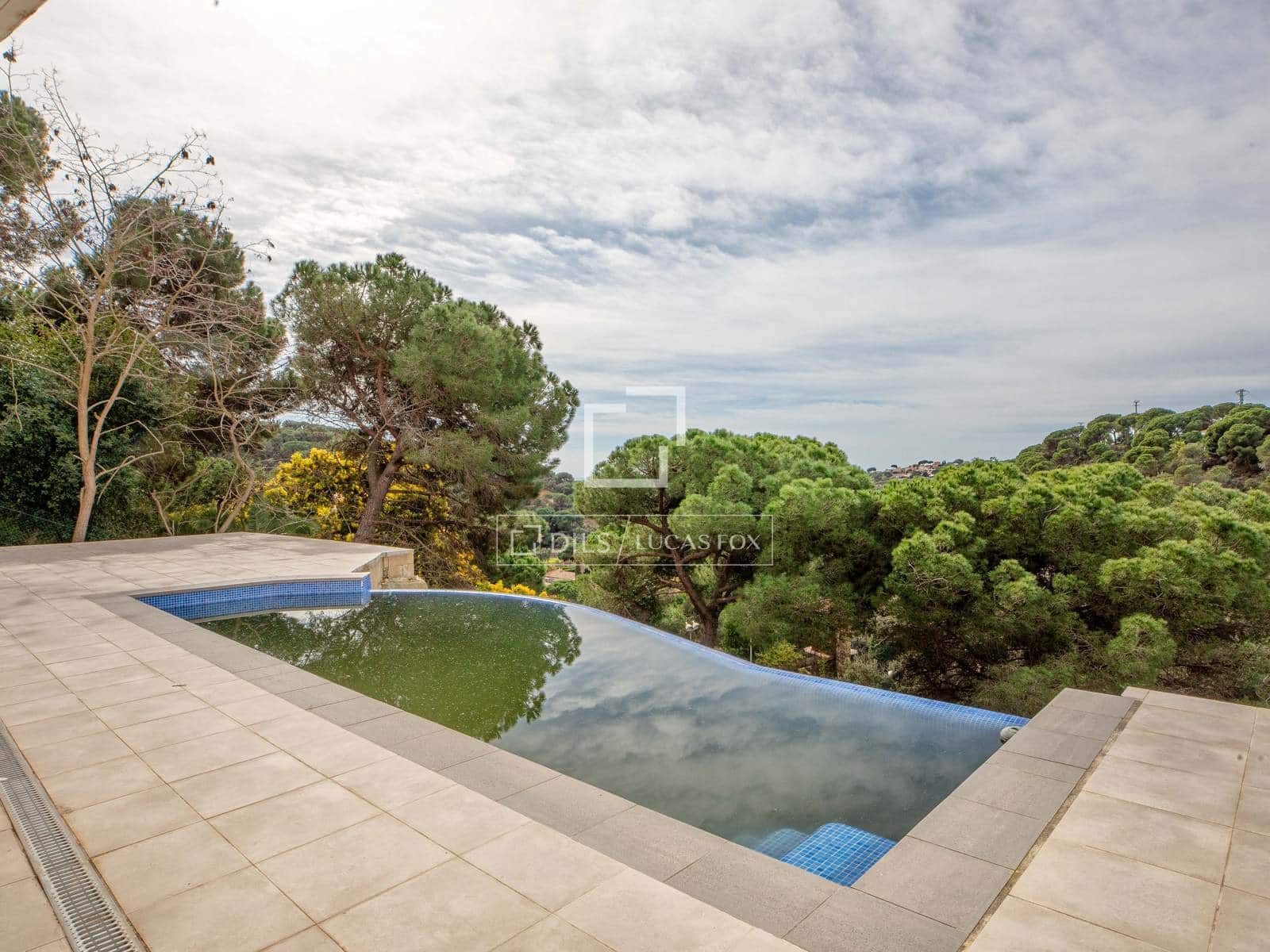 3 sypialnia Willa na sprzedaż w Lloret de Mar z basenem garażem - 690 000 € (Ref: 9628371)